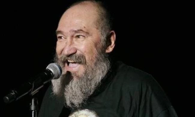 Η επιστολή παραίτησης του Τζίμη Πανούση από την Εθνική Τράπεζα – Έπαιρνε 10.683 δρχ. το μήνα